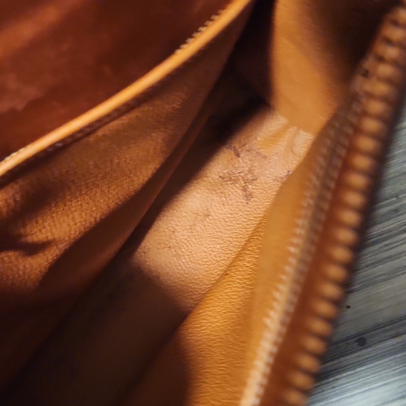 Two-Tone Leather Crossbody Bag - Picture 11 of 16